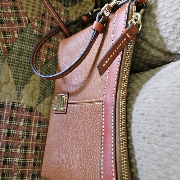 Dooney & Bourke - Picture 4 of 7